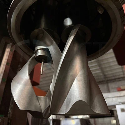top-drive and comtamination-free bearing sealing structure for vertical kneader vertical kneader blades: powerful shearing with no dead zones